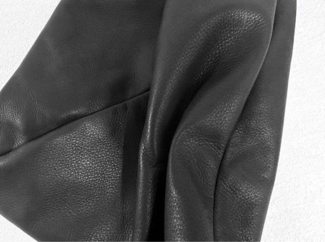 KURO/シルエットが美しい大人の牛革あずま袋　A4収納可　裏地付き　モノトーン