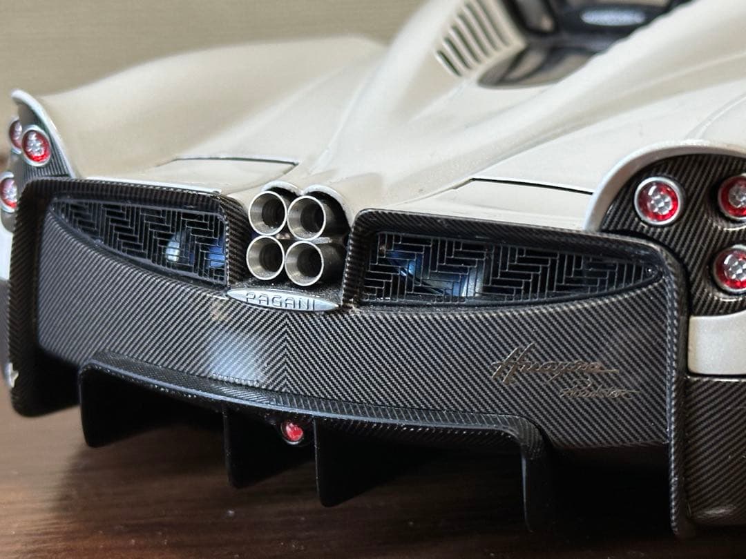 1/18 LCD Pagani Huayra パガーニウアイラロードスター