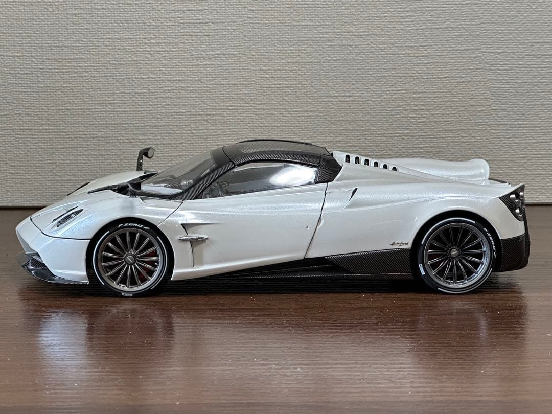 1/18 LCD Pagani Huayra パガーニウアイラロードスター