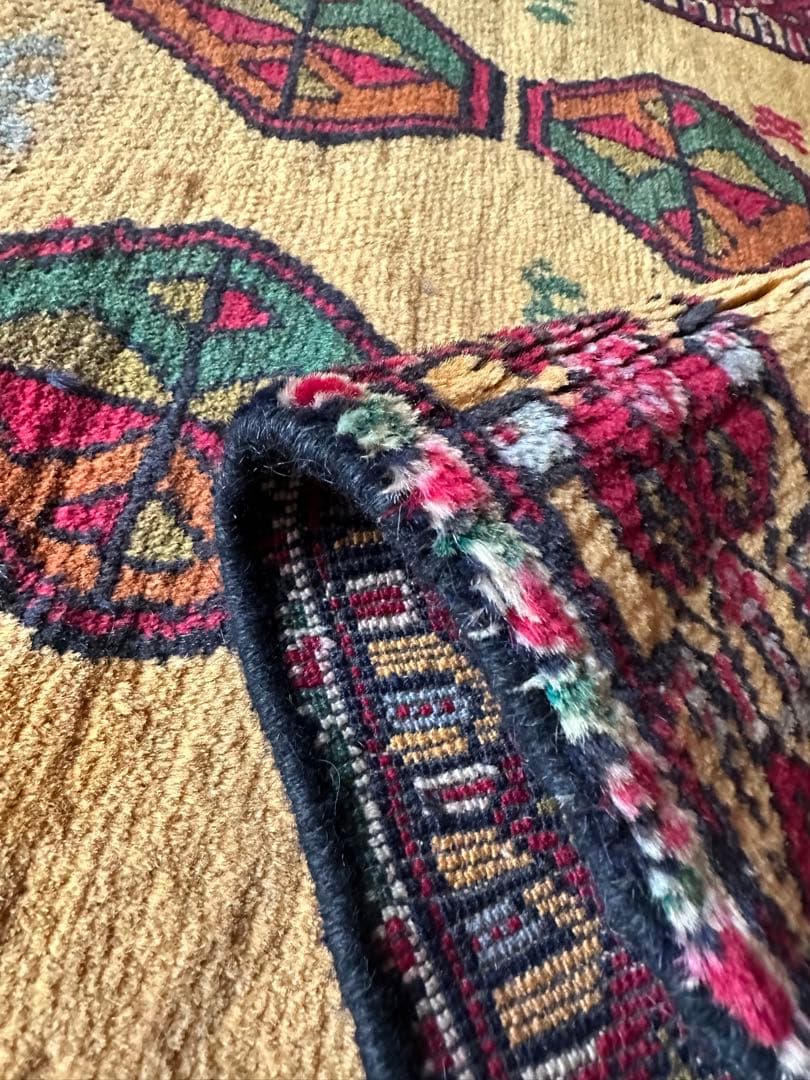 126×74 ヴィンテージラグ　手織ラグ　トライバルラグ