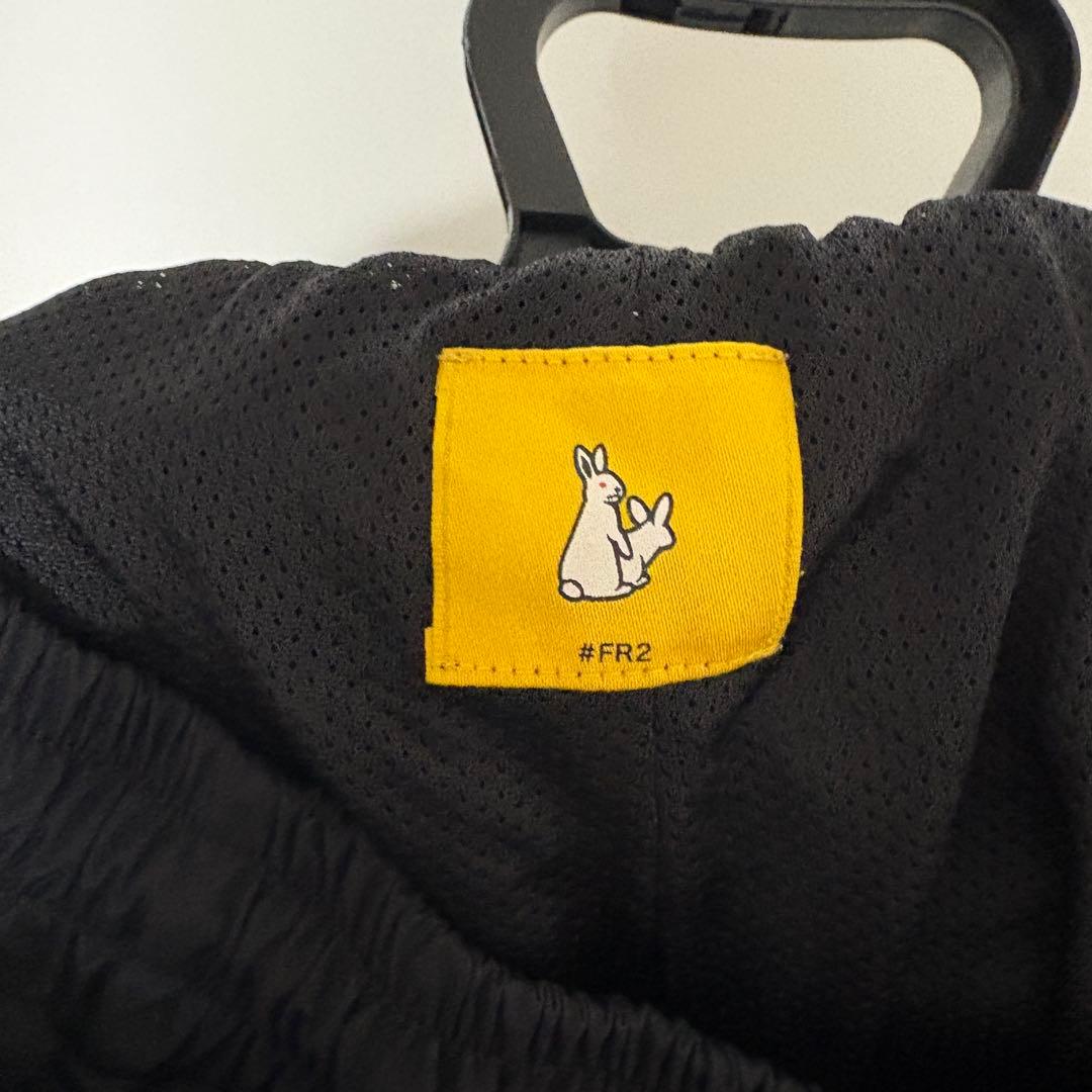 【週末値下げ】FR2 うさぎ ワッペン ナイロン カーゴ パンツ　黒