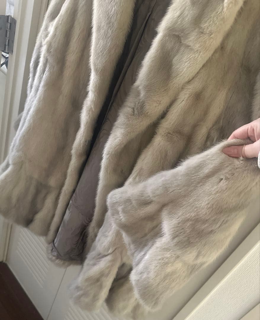 希少ベージュグレーカラー 高級THE INTERNATIONAL ミンクコート