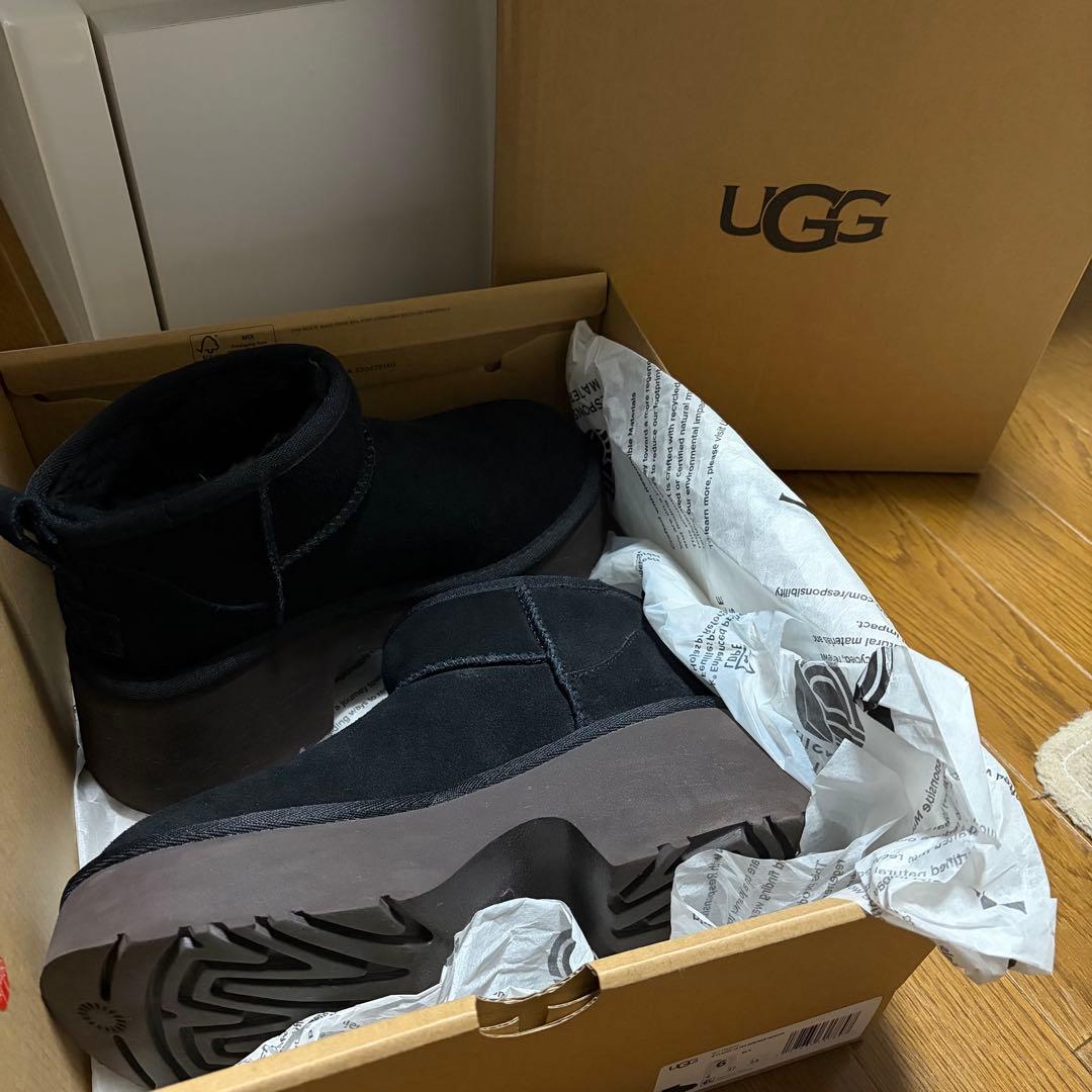美品　UGG 厚底ムートンブーツ 23〜23.5cm