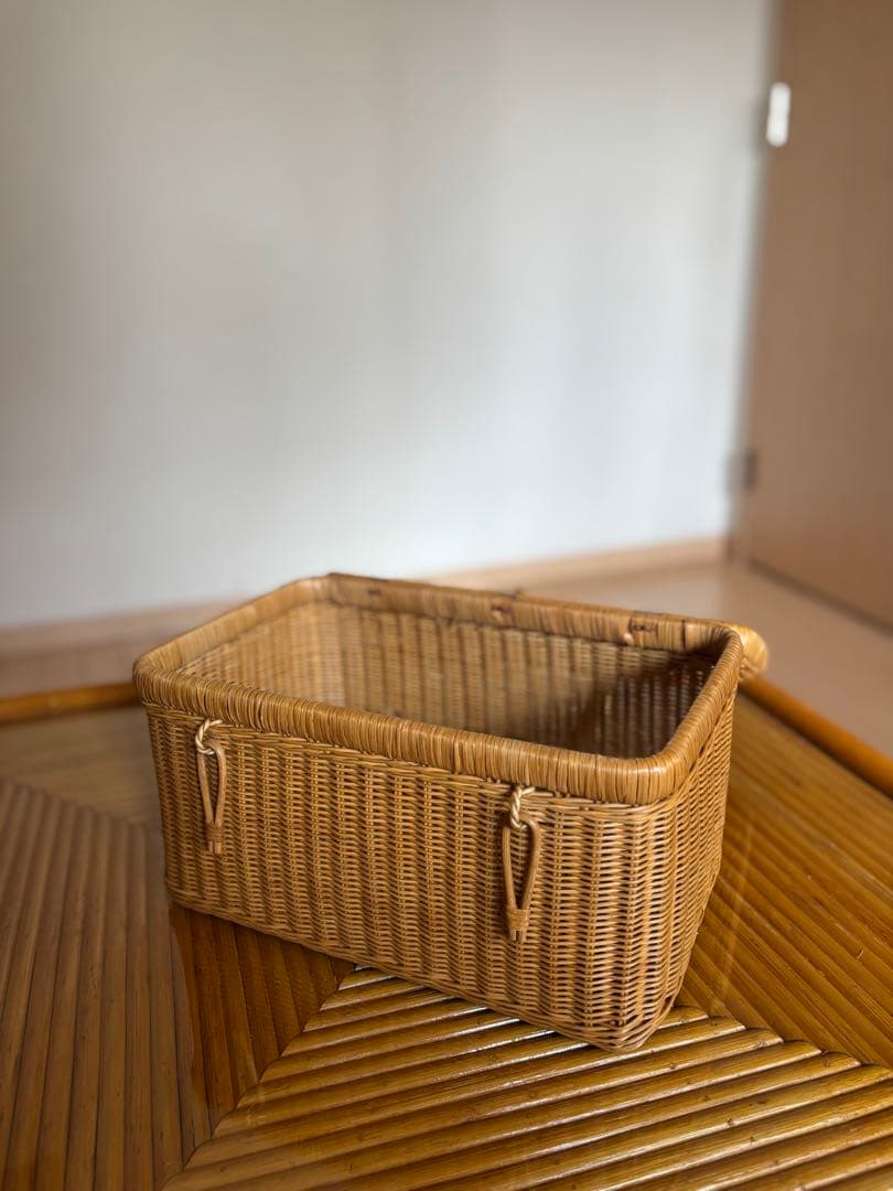 【値下げ中！】アンティーク　ラタン製 蓋付きバスケット