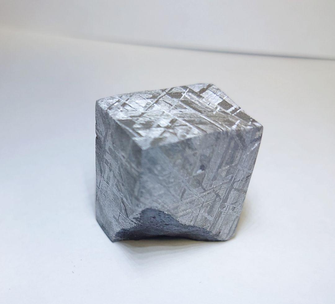 ギベオン隕石 104.6g 標本　鉄隕石