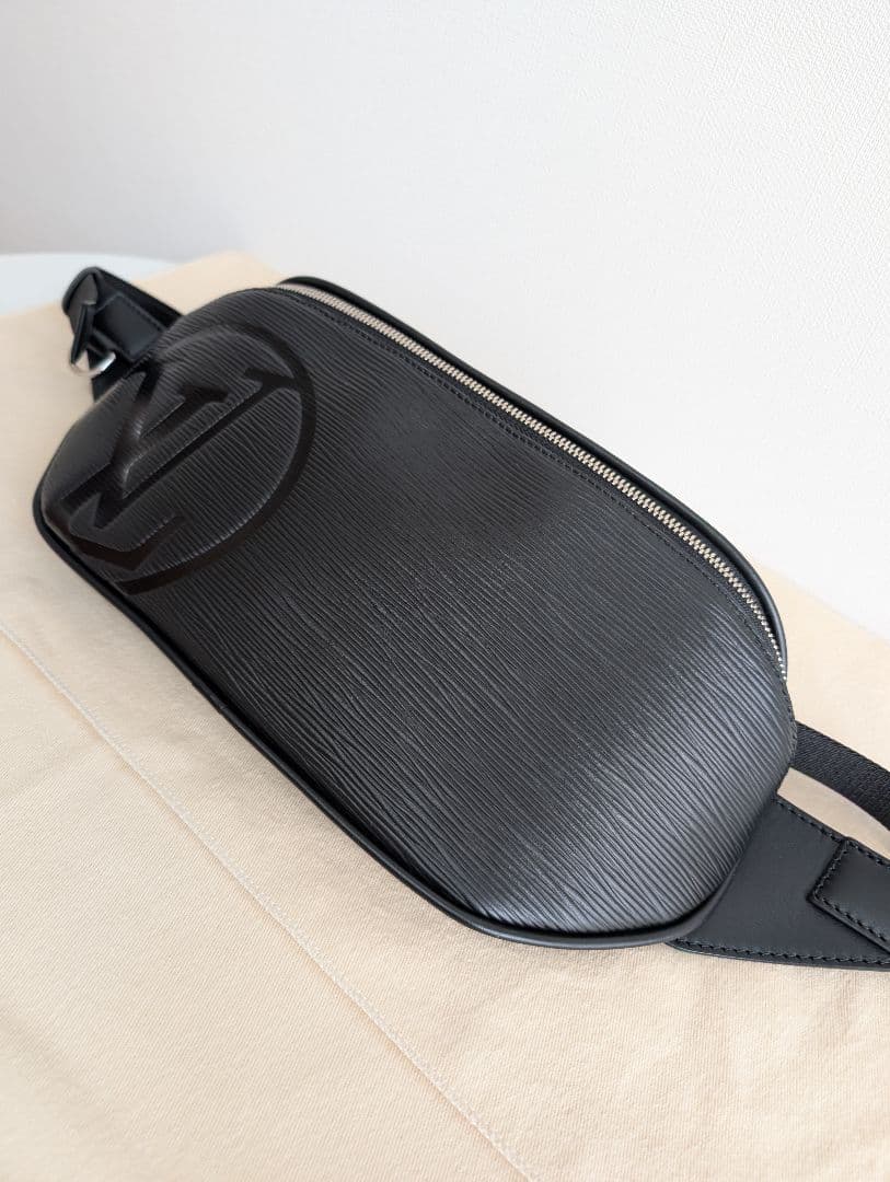 K*G様 ルイヴィトン M53300 エピライン サークル バムバッグ ブラック