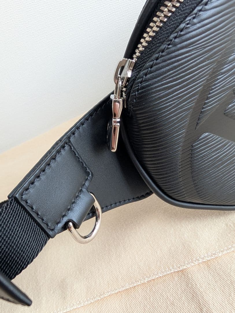 K*G様 ルイヴィトン M53300 エピライン サークル バムバッグ ブラック