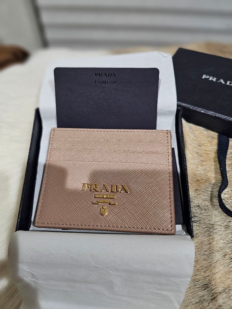 PRADA ベージュ レザー 名刺入れ