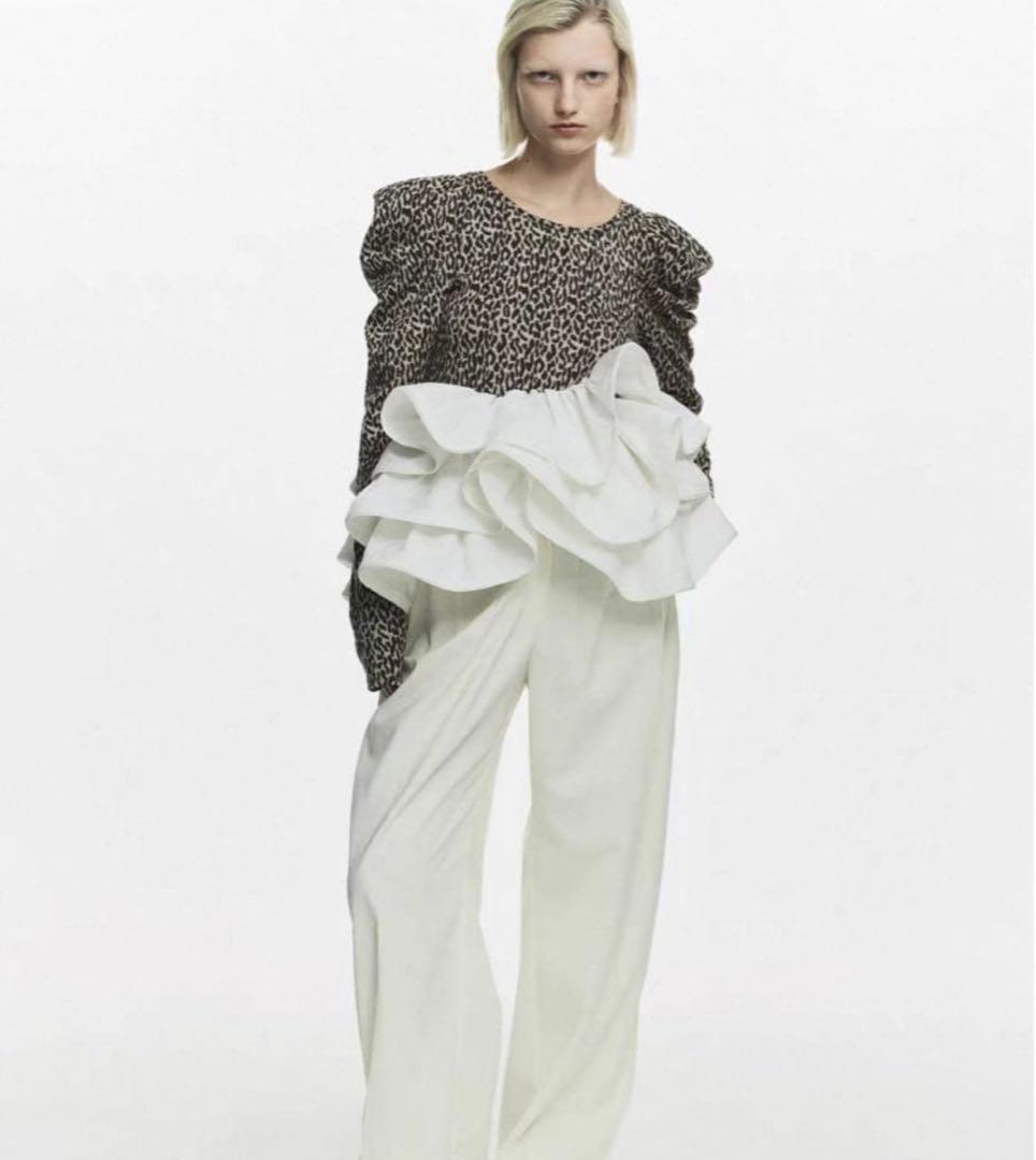 即納bibiy EFFIE PEPURAMU LEOPARD TOP