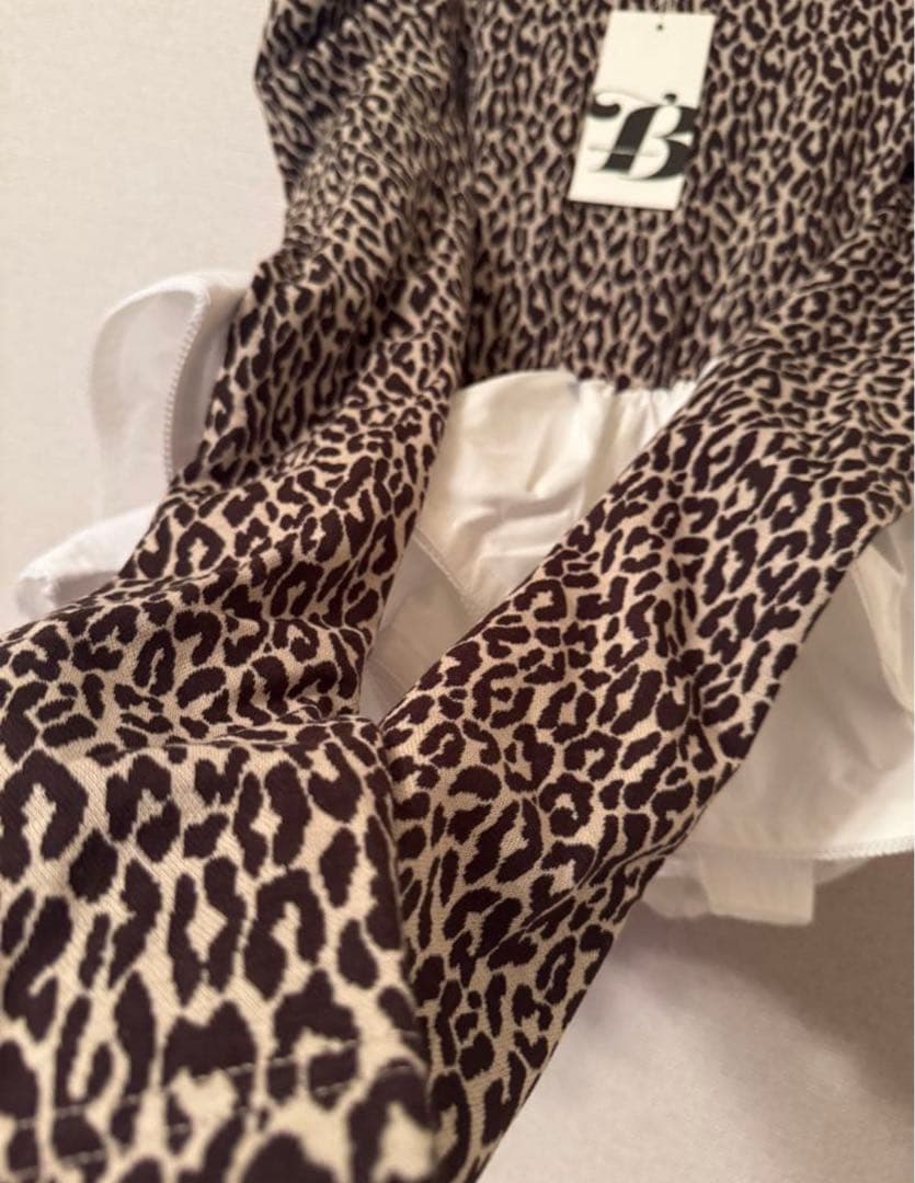 即納bibiy EFFIE PEPURAMU LEOPARD TOP