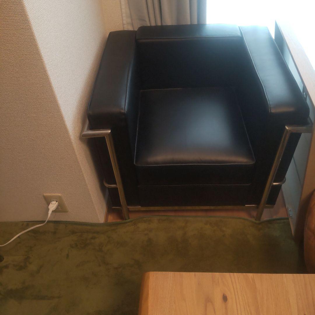 ブラックレザーソファセット コルビュジエのリプロダクト三人掛けと一人掛けセット