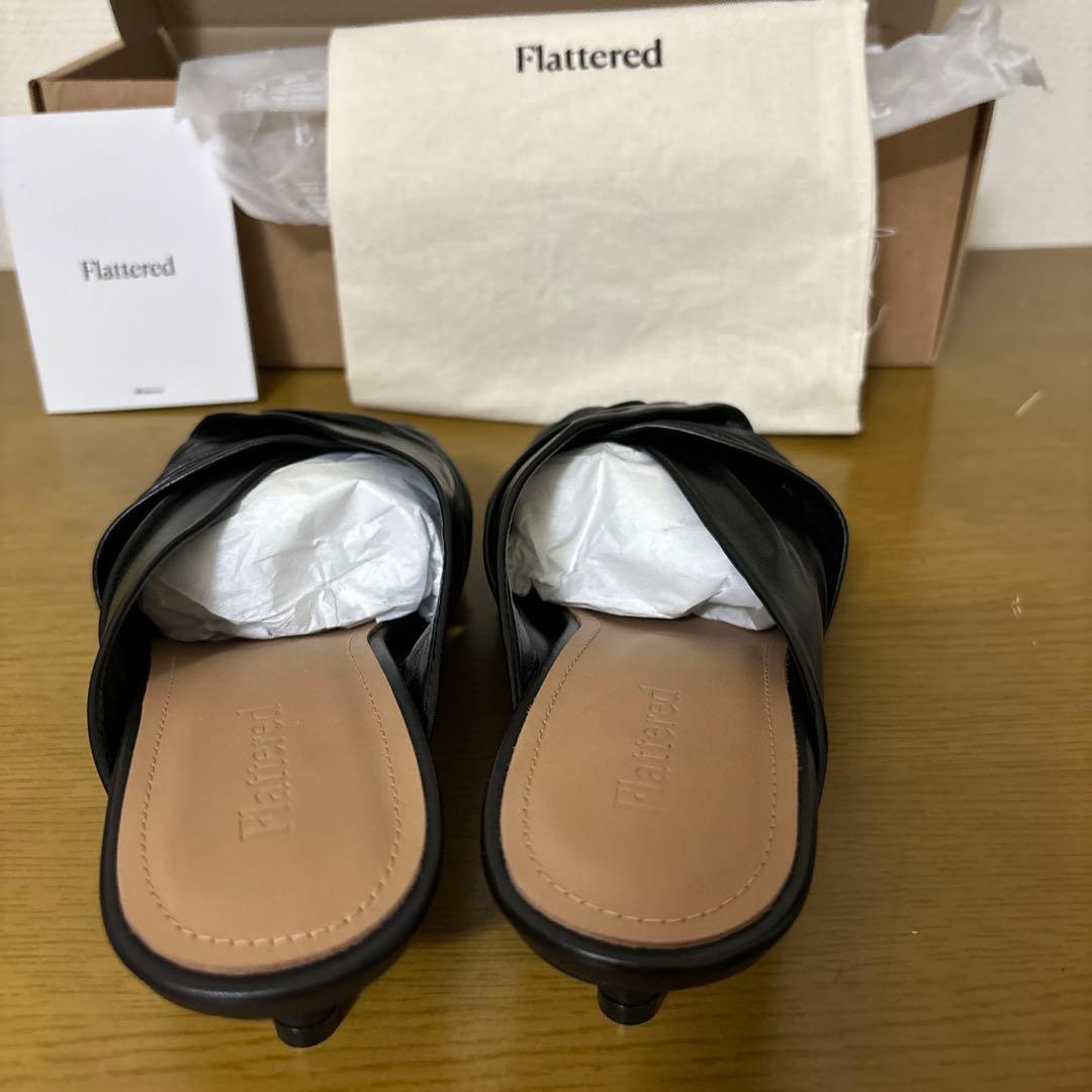 Flattered EMIサンダル　ブラック　サイズ24-24.5cm