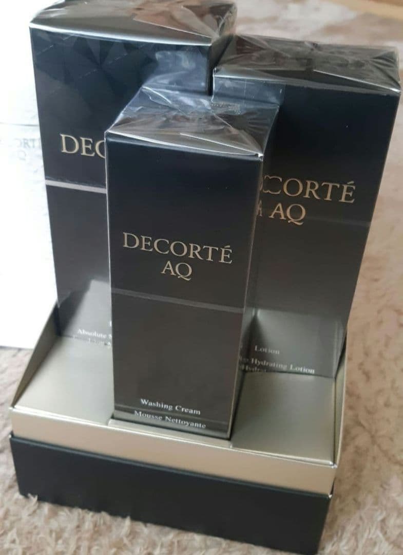 KOSE　COSME DECORTE AQ ラディアンスケアセット