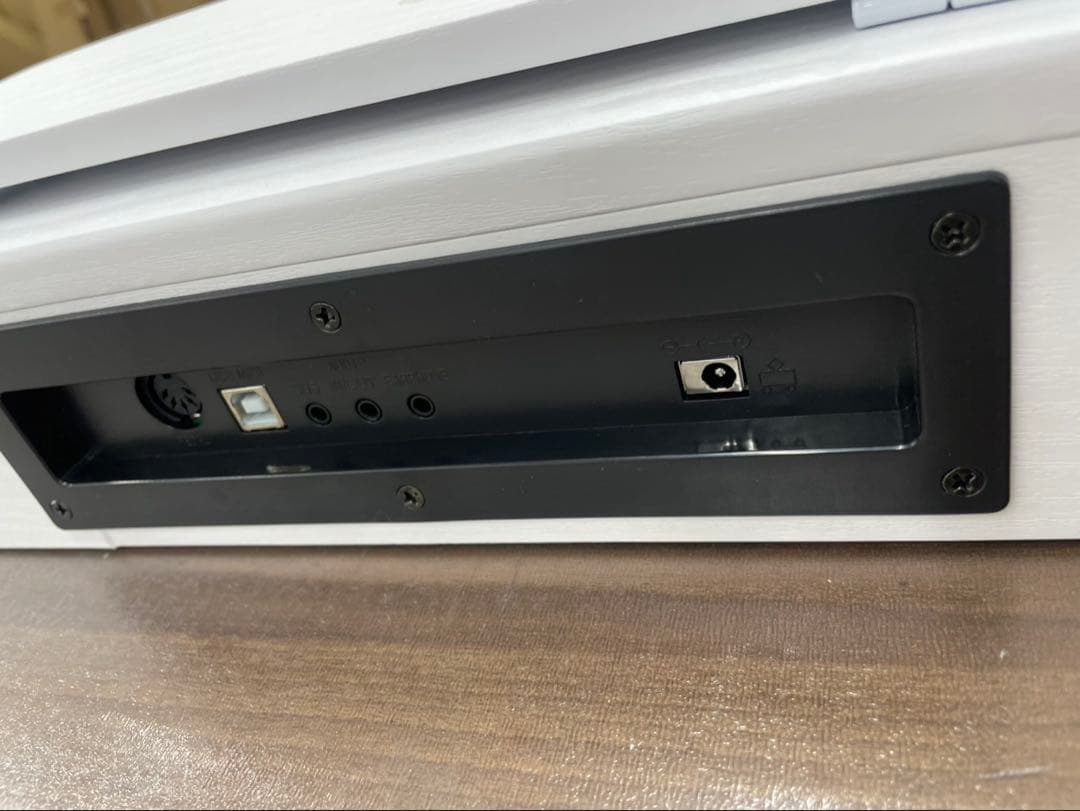 電子ピアノ88鍵盤　給電タイプ　木目調ボディ　ホワイト