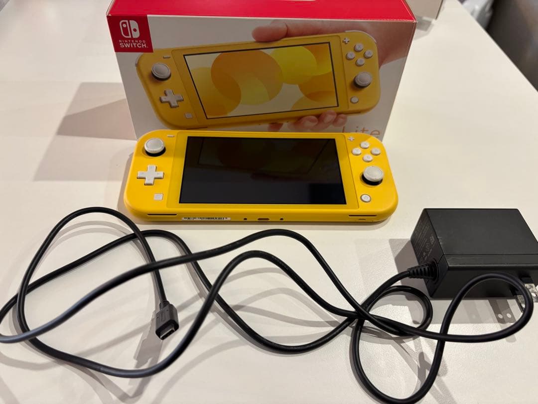 Nintendo Switch Lite イエロー 本体　充電器