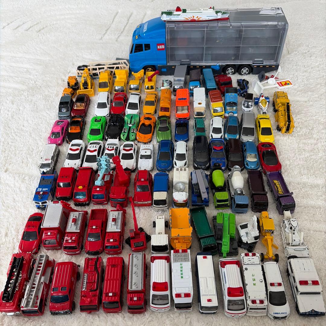 トミカと収納トラックセット