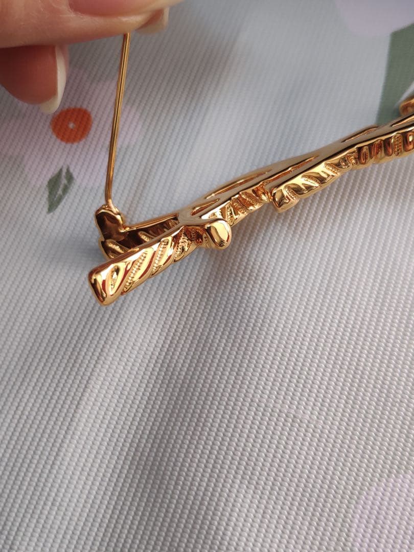 サンローラン　カサンドラロゴ オピウム ブローチ　ゴールド　超美品