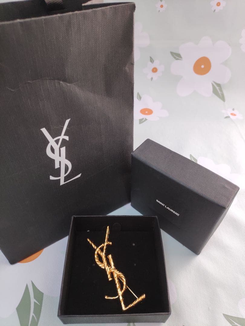 サンローラン　カサンドラロゴ オピウム ブローチ　ゴールド　超美品