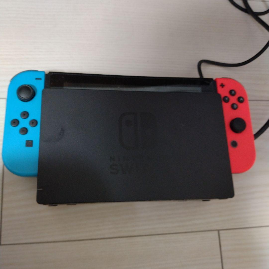 Nintendo Switch 青と赤のJoy-Con