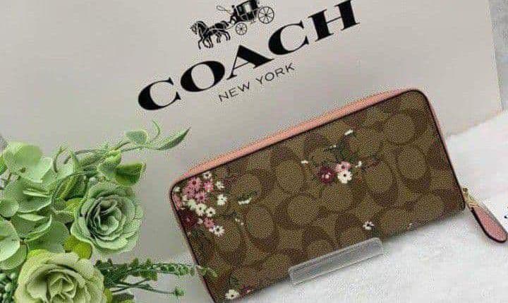 新品未使用コーチ長財布シグネチャーロングジップフローラル柄レディース送料無料