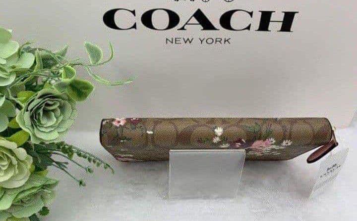 新品未使用コーチ長財布シグネチャーロングジップフローラル柄レディース送料無料