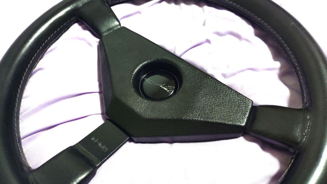 【MOMOステアリング】マリオ・アンドレッティモデル (ホーンボタン&パッド付)