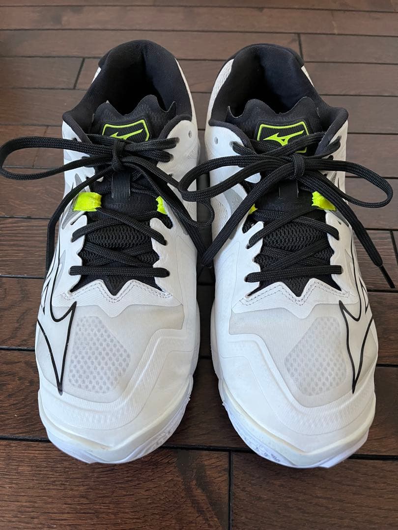 ミズノバレーボールシューズ ウェーブライトニング Z8 27.5センチ