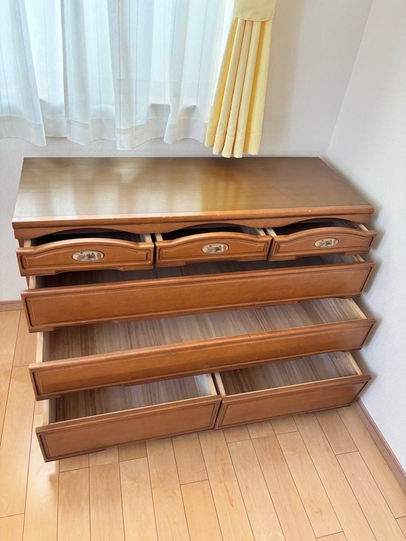 値下げされました！マドリッドローチェスト 天然木 アンティーク調