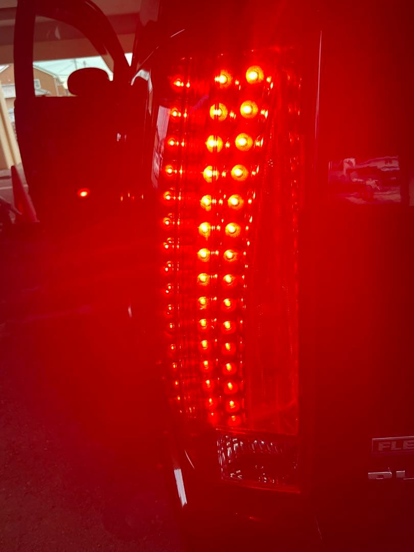 キャデラック エスカレード レッド テールランプ 2個セット