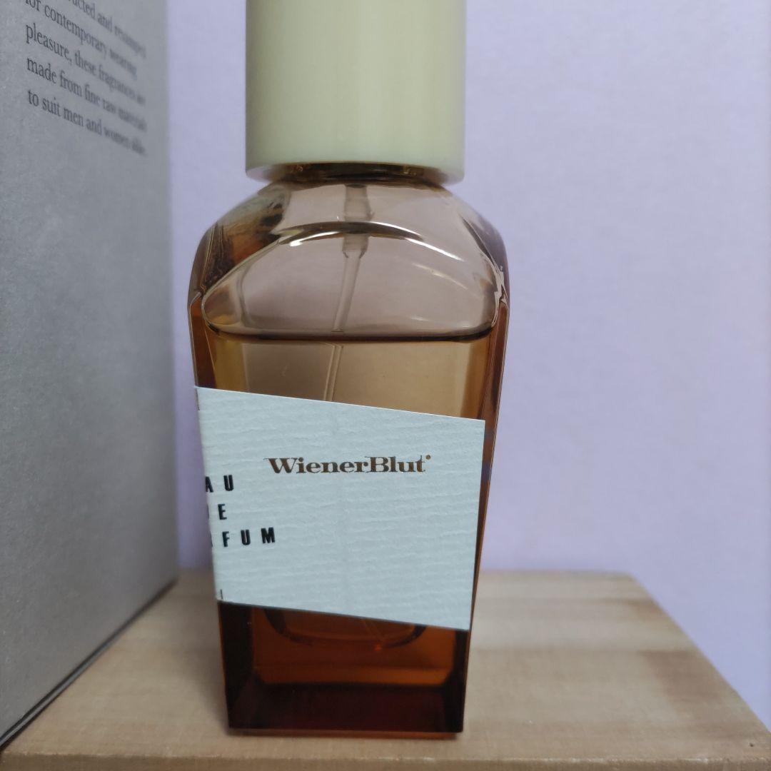 ヘスペリア ウィーナーブルート　香水　ニッチフレグランス　マンダリン、杉