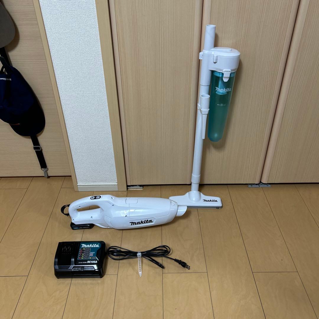 makita マキタ　充電式クリーナー　CL107FD