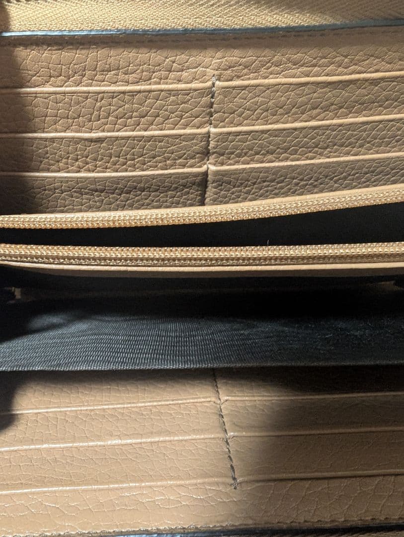 GUCCI ベージュレザー長財布