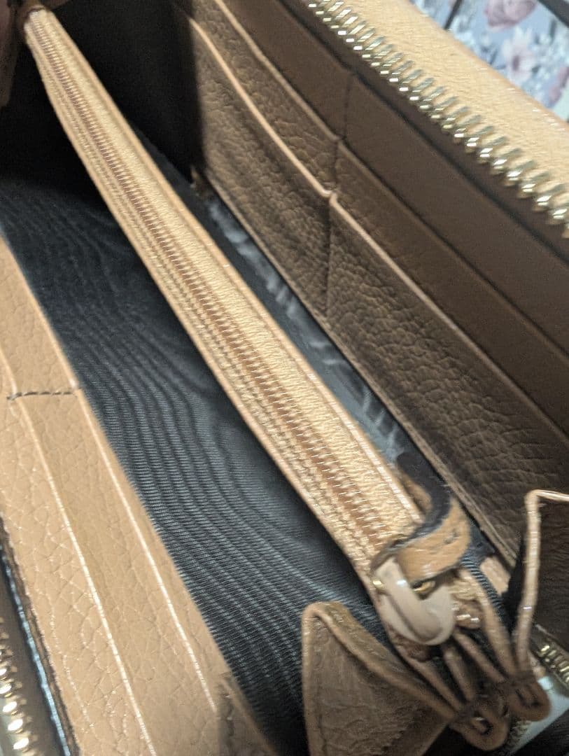 GUCCI ベージュレザー長財布