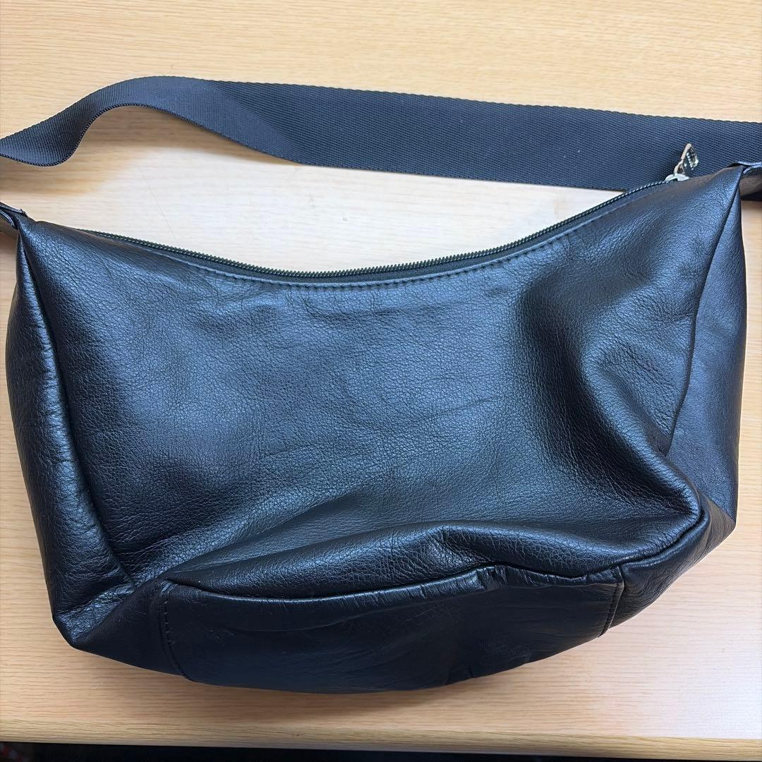 russet ソフトレザーラウンドショルダーバッグ