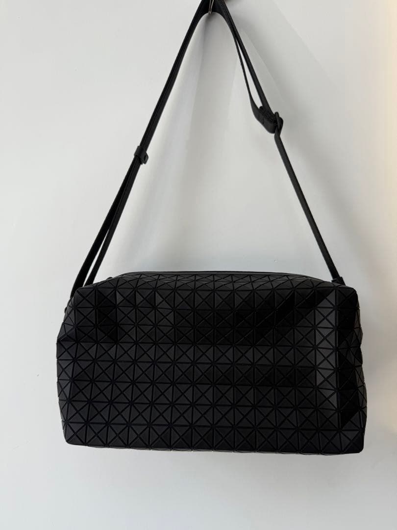 ISSEY MIYAKE ブラック ドラムバッグ 立体パターン