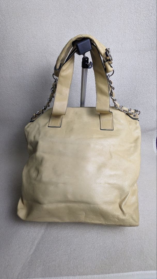 シャネル カーフレザー ハンドバッグ クリームイエロー CHANEL ココマーク