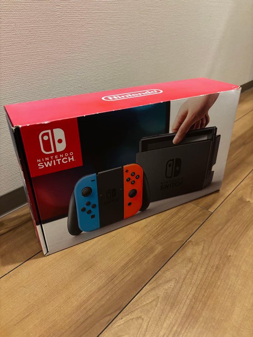 Nintendo Switch本体　コントローラー無しSDカード付き