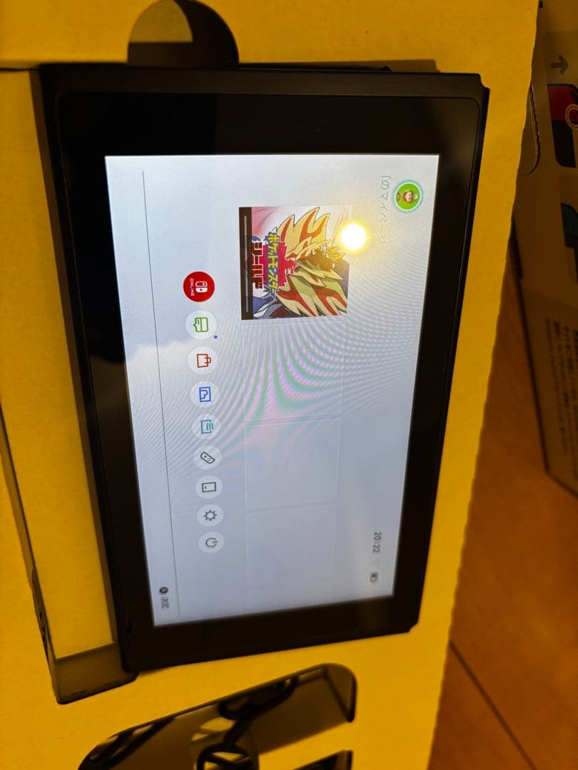 Nintendo Switch本体　コントローラー無しSDカード付き