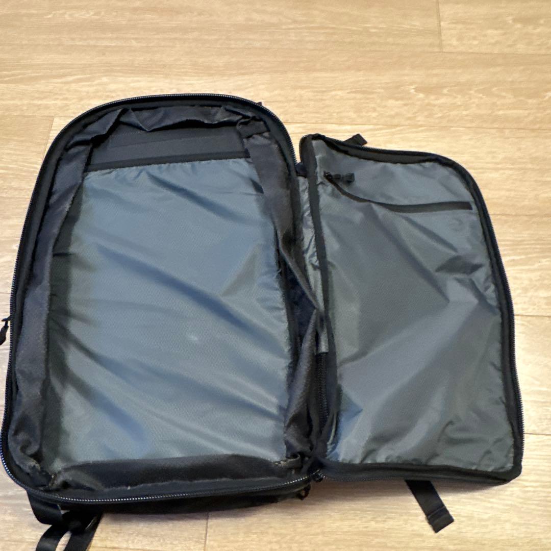 HOLIC ブラックリュック 中型