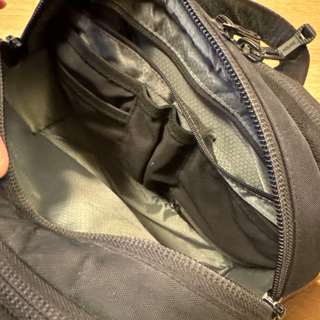 HOLIC ブラックリュック 中型