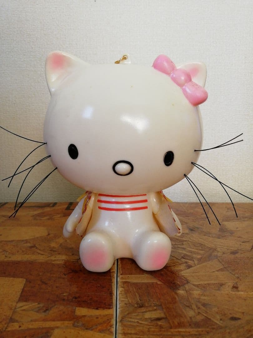 昭和レトロ　サンリオ　ハローキティ？　ソフビ