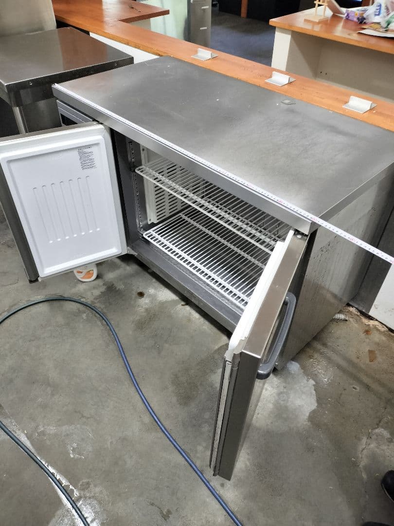 L*★様 業務用冷凍庫　台下冷凍　2021年5月製造