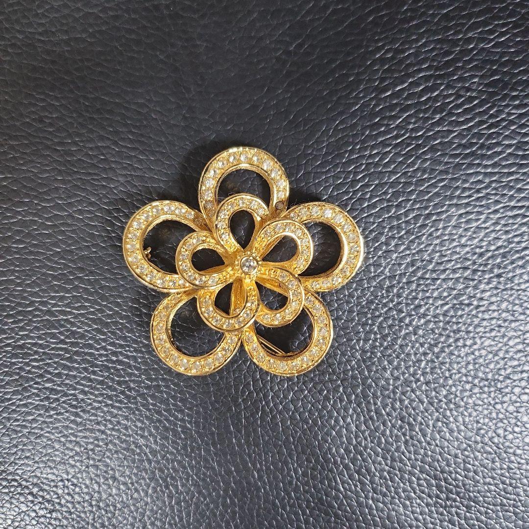 Christian Dior 花形ブローチ　ヴィンテージ