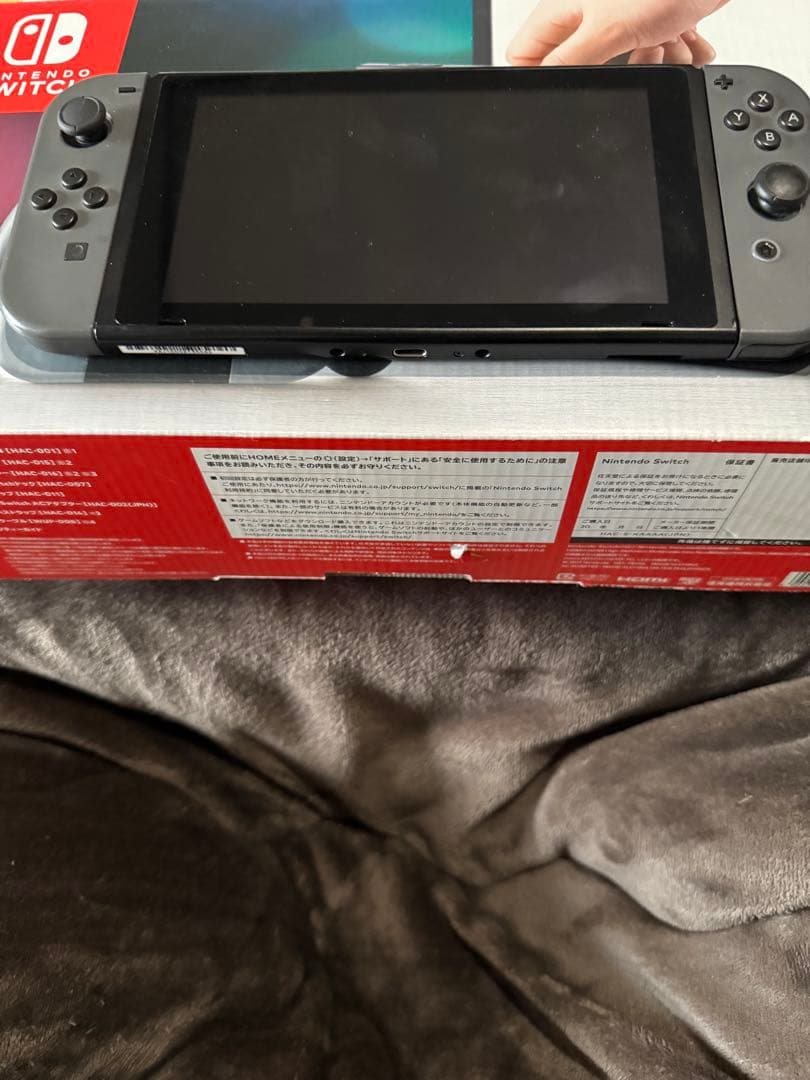 Nintendo Switch本体　付属品完備　ジョイコン4本