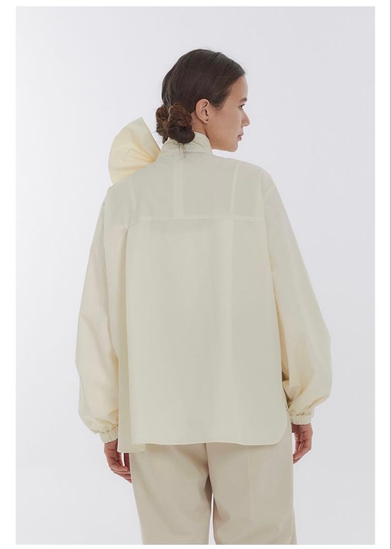 新品・未使用・タグ付き　yoriボウタイ付きクリーム色長袖シャツ　36サイズ