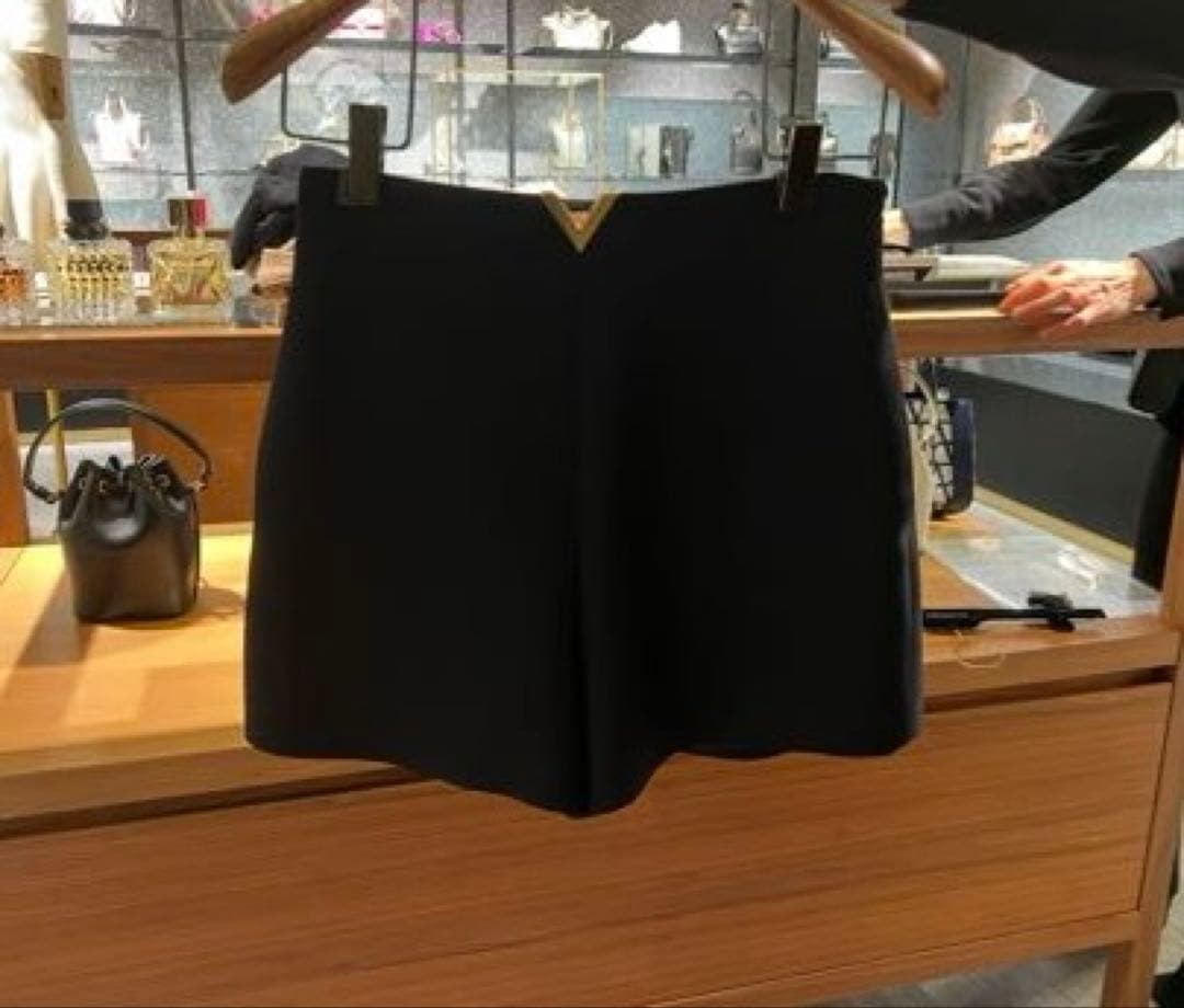 Valentino【新品未使用】ヴァレンティノショートパンツブラック