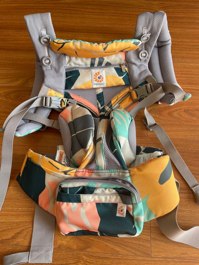 国内未販売！エルゴベビー　抱っこ紐 カラフル葉柄デザイン