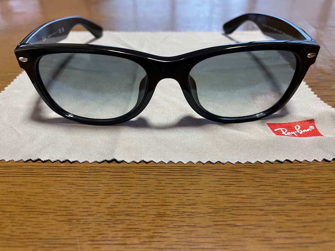 ほぼ新品未使用品RayBan サングラス正規品RB2132F 901 3F
