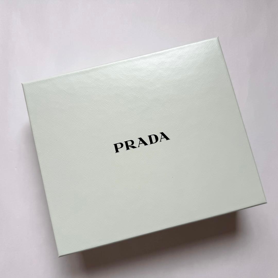 PRADA プラダビューティー　ホリデー限定コフレ　新品　ショッパー付