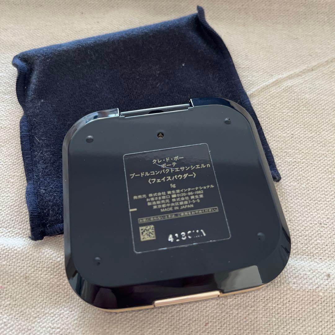 クレドポー プードルコンパクト エサンシエル　n